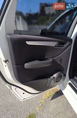 Хэтчбек Mercedes-Benz B-Class 2010 в 