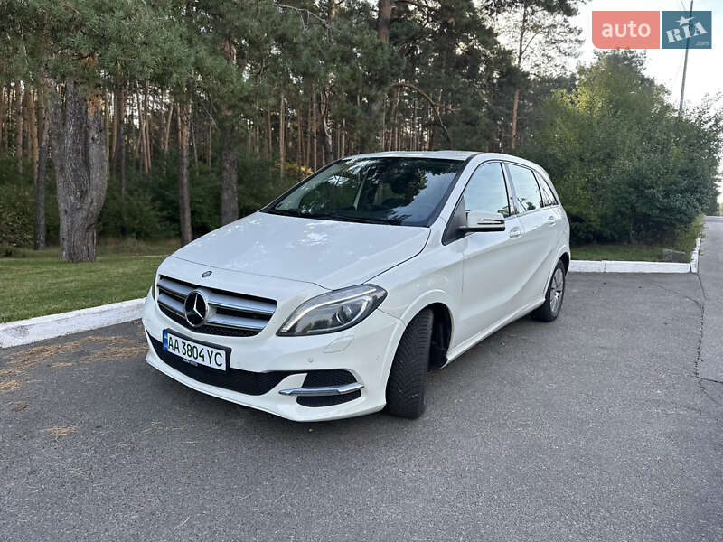 Хэтчбек Mercedes-Benz B-Class 2015 в Киеве фото 2 Хэтчбек Mercedes-Benz B-Class 2015 в Киеве