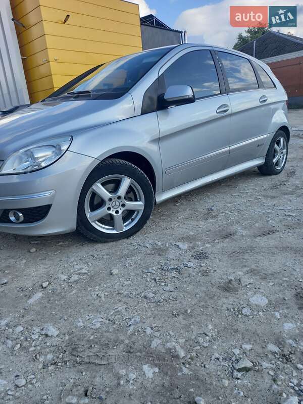 Хетчбек Mercedes-Benz B-Class 2011 в 