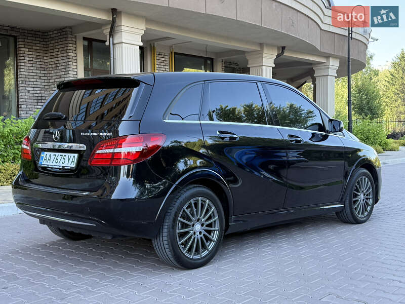 Хэтчбек Mercedes-Benz B-Class 2015 в Киеве