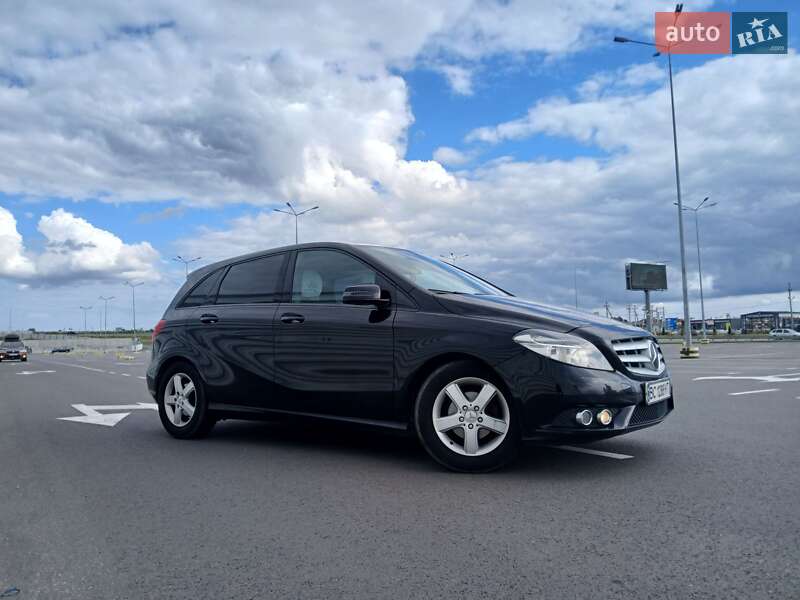 Хэтчбек Mercedes-Benz B-Class 2012 в 