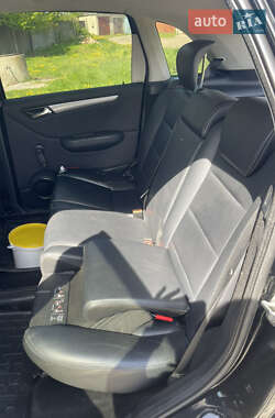 Хэтчбек Mercedes-Benz B-Class 2009 в 