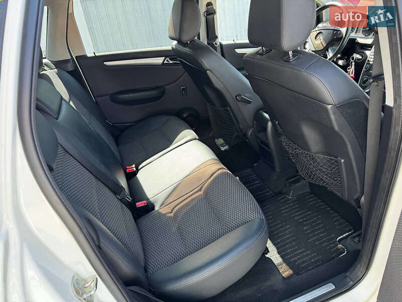 Хетчбек Mercedes-Benz B-Class 2010 в Дніпрі