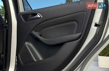 Хэтчбек Mercedes-Benz B-Class 2017 в 