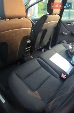 Хэтчбек Mercedes-Benz B-Class 2009 в 