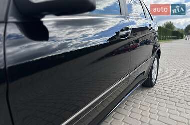 Хэтчбек Mercedes-Benz B-Class 2009 в 