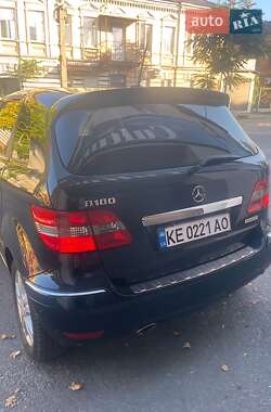 Хэтчбек Mercedes-Benz B-Class 2011 в 