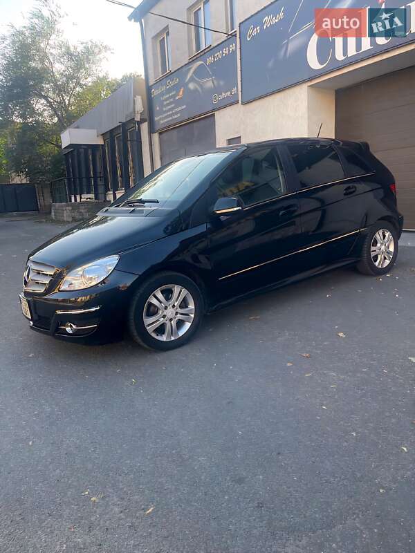 Mercedes-Benz B-Class 2011