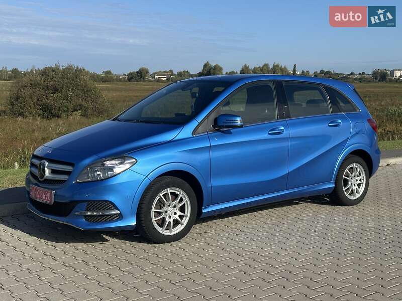 Хэтчбек Mercedes-Benz B-Class 2016 в 