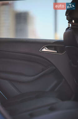 Хэтчбек Mercedes-Benz B-Class 2015 в 