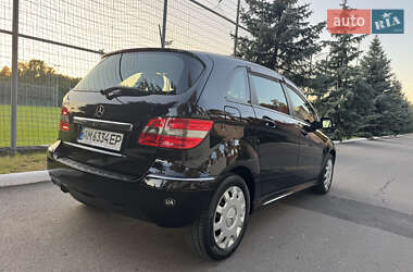 Хэтчбек Mercedes-Benz B-Class 2009 в 