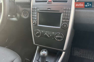 Хэтчбек Mercedes-Benz B-Class 2009 в 