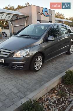Хэтчбек Mercedes-Benz B-Class 2010 в 
