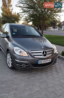 Хэтчбек Mercedes-Benz B-Class 2010 в 