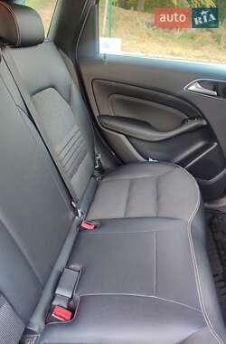 Хетчбек Mercedes-Benz B-Class 2015 в 