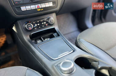 Хэтчбек Mercedes-Benz B-Class 2015 в 
