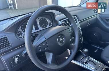 Хэтчбек Mercedes-Benz B-Class 2010 в 