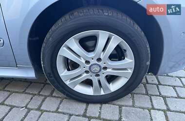 Хэтчбек Mercedes-Benz B-Class 2010 в 
