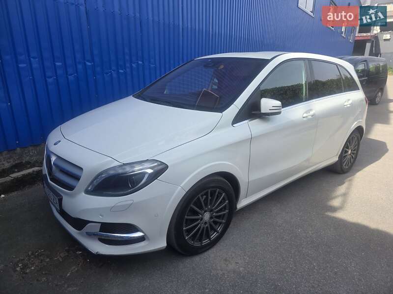 Хэтчбек Mercedes-Benz B-Class 2015 в 