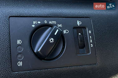 Хэтчбек Mercedes-Benz B-Class 2009 в 