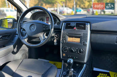 Хэтчбек Mercedes-Benz B-Class 2009 в 