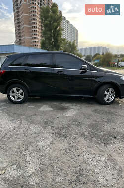 Хэтчбек Mercedes-Benz B-Class 2015 в 