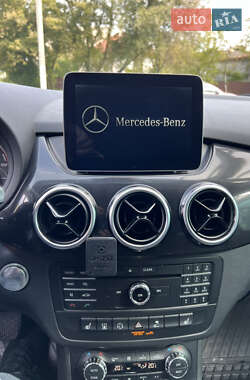 Хэтчбек Mercedes-Benz B-Class 2017 в 