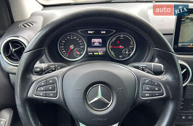 Хэтчбек Mercedes-Benz B-Class 2017 в 