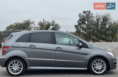 Хэтчбек Mercedes-Benz B-Class 2009 в 