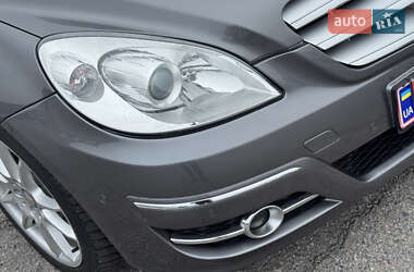 Хэтчбек Mercedes-Benz B-Class 2009 в 