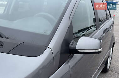 Хэтчбек Mercedes-Benz B-Class 2009 в 
