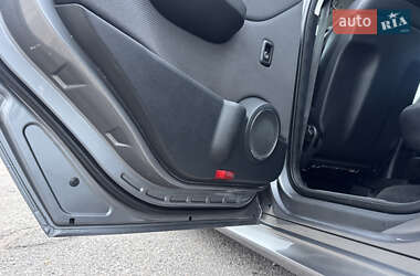 Хэтчбек Mercedes-Benz B-Class 2009 в 