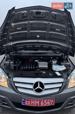 Хэтчбек Mercedes-Benz B-Class 2009 в 