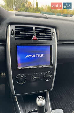Хэтчбек Mercedes-Benz B-Class 2011 в 