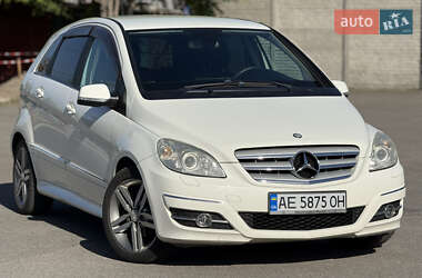 Хэтчбек Mercedes-Benz B-Class 2011 в 