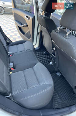 Хэтчбек Mercedes-Benz B-Class 2015 в 