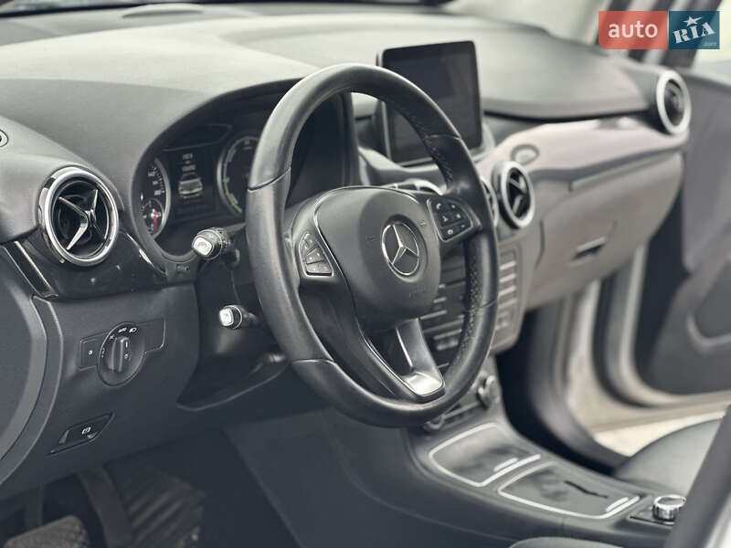 Хетчбек Mercedes-Benz B-Class 2016 в Львові фото 15 Хетчбек Mercedes-Benz B-Class 2016 в Львові