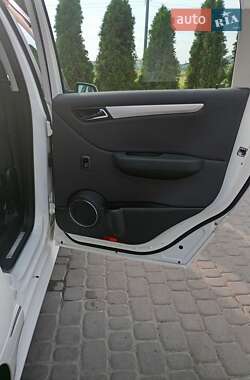 Хэтчбек Mercedes-Benz B-Class 2010 в 