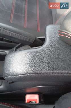 Хэтчбек Mercedes-Benz B-Class 2010 в 