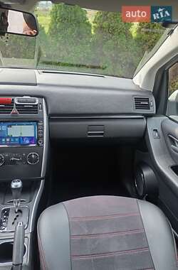 Хэтчбек Mercedes-Benz B-Class 2010 в 