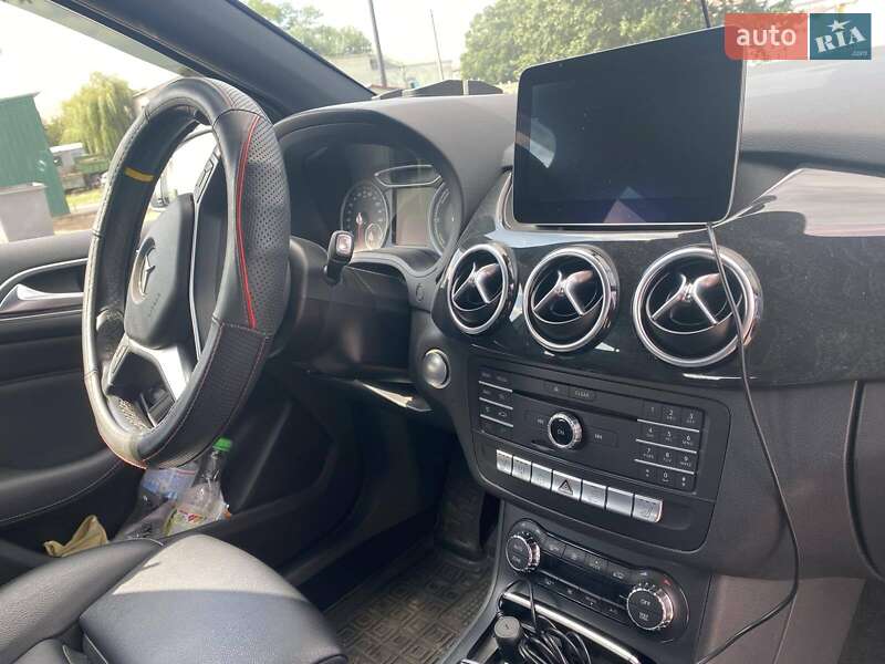 Хэтчбек Mercedes-Benz B-Class 2017 в Магдалиновке