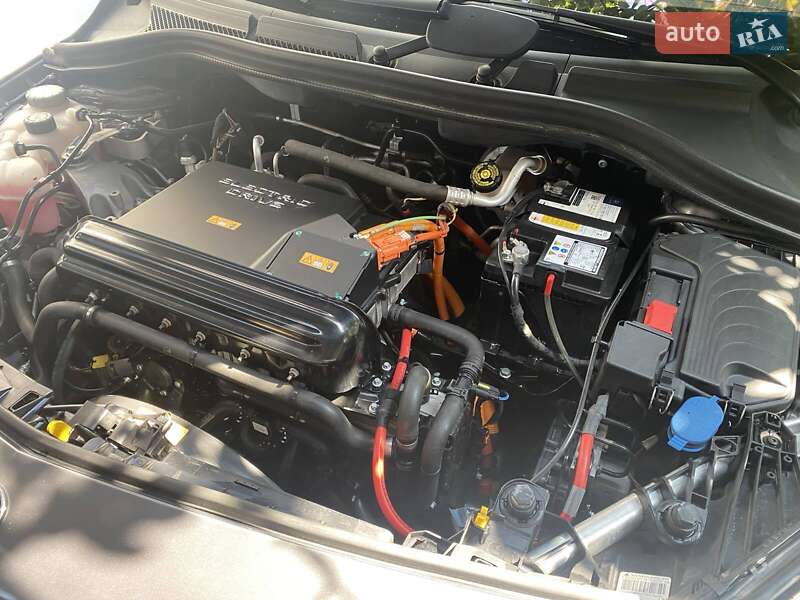 Хэтчбек Mercedes-Benz B-Class 2017 в Магдалиновке