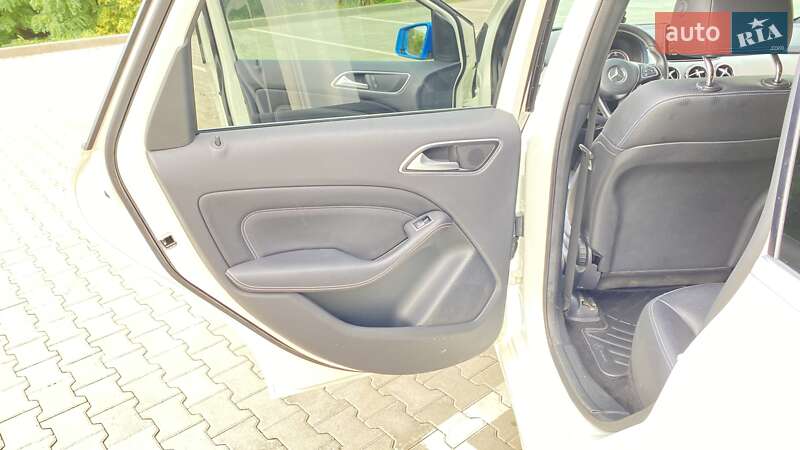 Хэтчбек Mercedes-Benz B-Class 2016 в Киеве