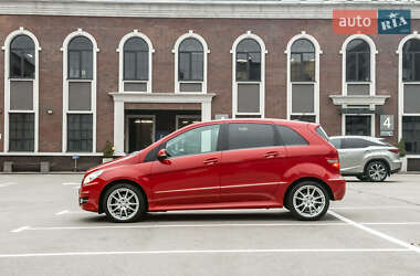 Хэтчбек Mercedes-Benz B-Class 2010 в 