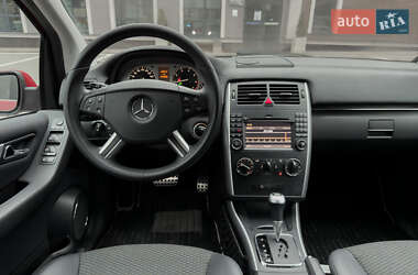 Хэтчбек Mercedes-Benz B-Class 2010 в 