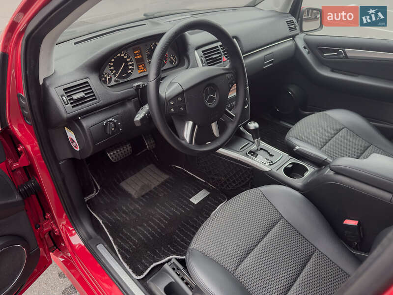 Хетчбек Mercedes-Benz B-Class 2010 в Києві фото 33 Хетчбек Mercedes-Benz B-Class 2010 в Києві