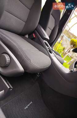 Хетчбек Mercedes-Benz B-Class 2015 в  фото 16 Хетчбек Mercedes-Benz B-Class 2015 в