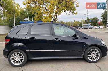 Хэтчбек Mercedes-Benz B-Class 2010 в 