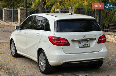 Хэтчбек Mercedes-Benz B-Class 2014 в 