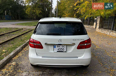 Хэтчбек Mercedes-Benz B-Class 2014 в 